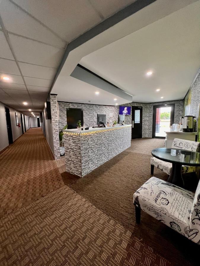 Hwy 17 Hotel واوا المظهر الخارجي الصورة